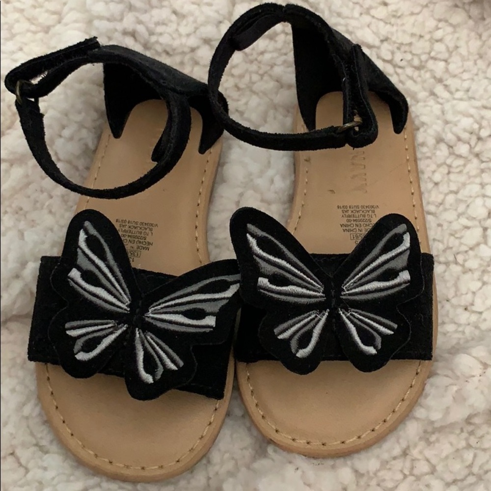🦋 Sandals